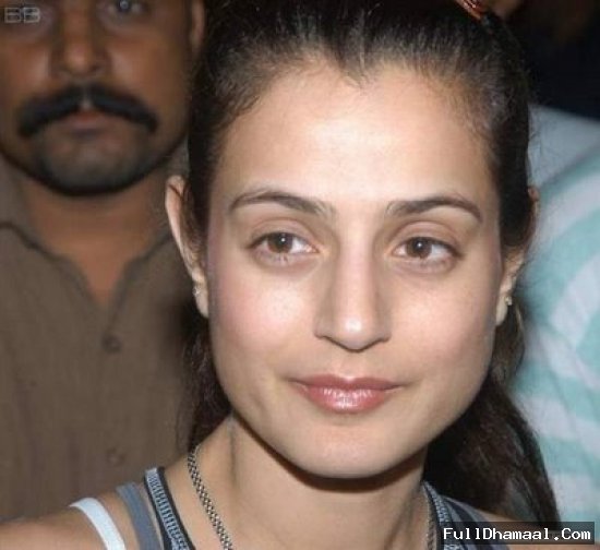 Amisha Patel with little makeup....