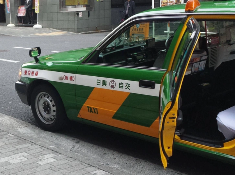 Automatic taxi doors