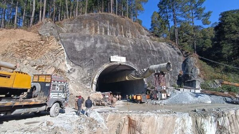 Uttarkashi tunnel accident: Oxygen supply continues, efforts underway to evacuate stranded workers from steel pipes
