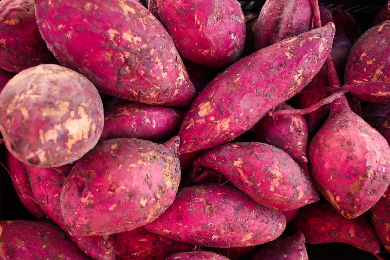Sweet potatoes, rich in vitamin A and antioxidants, contribute to the promotion of skin health.