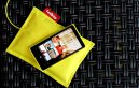 Nokia Lumia 920 Getting Wirelessly Charged via Nokia Fatboy Pillow Charger
